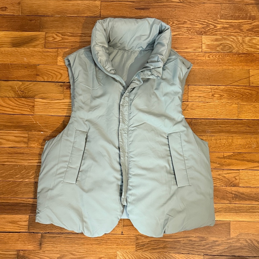 BDG Women's Puffer Vest - Picture 3 of 8